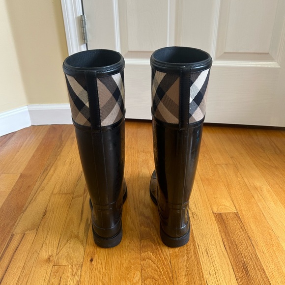 Burberry rain boots - Picture 5 of 7